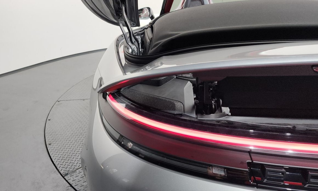 Porsche 911 Carrera GTS Cabriolet, 2025