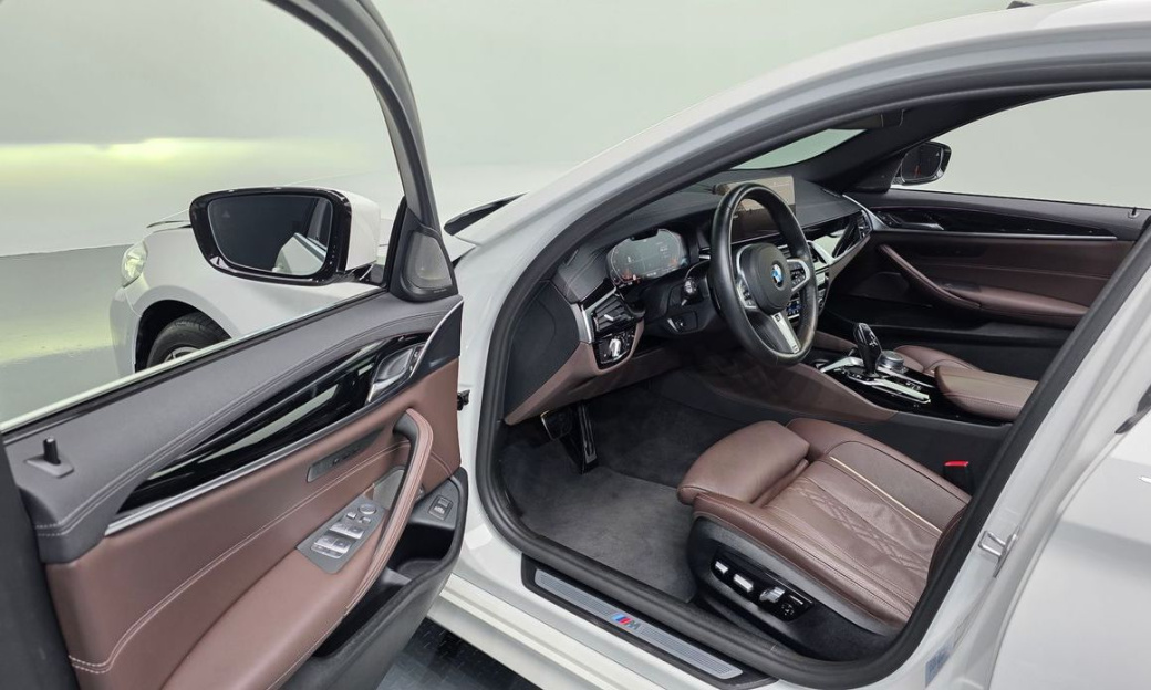 BMW 5-Series 530i M Sport Package, 2022