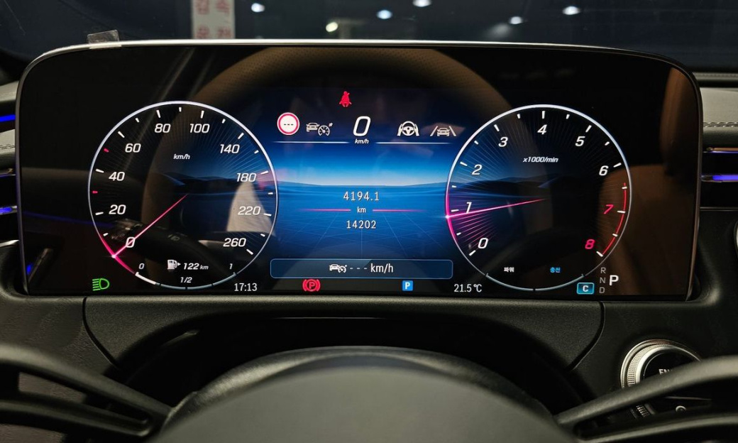 Mercedes-Benz E-Class E200 Avantgarde, 2025
