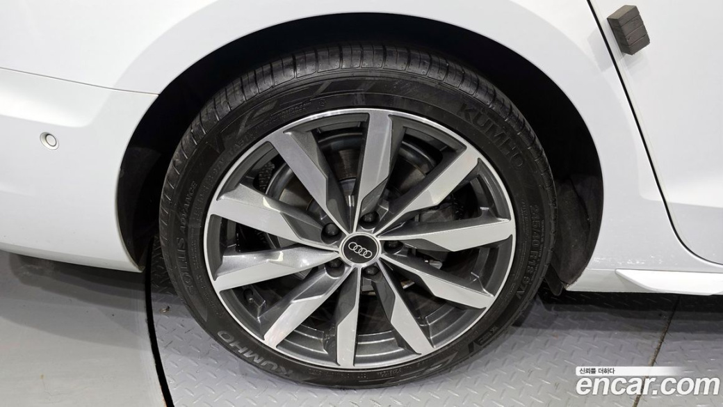 Audi A4 40 TFSI Premium, 2023