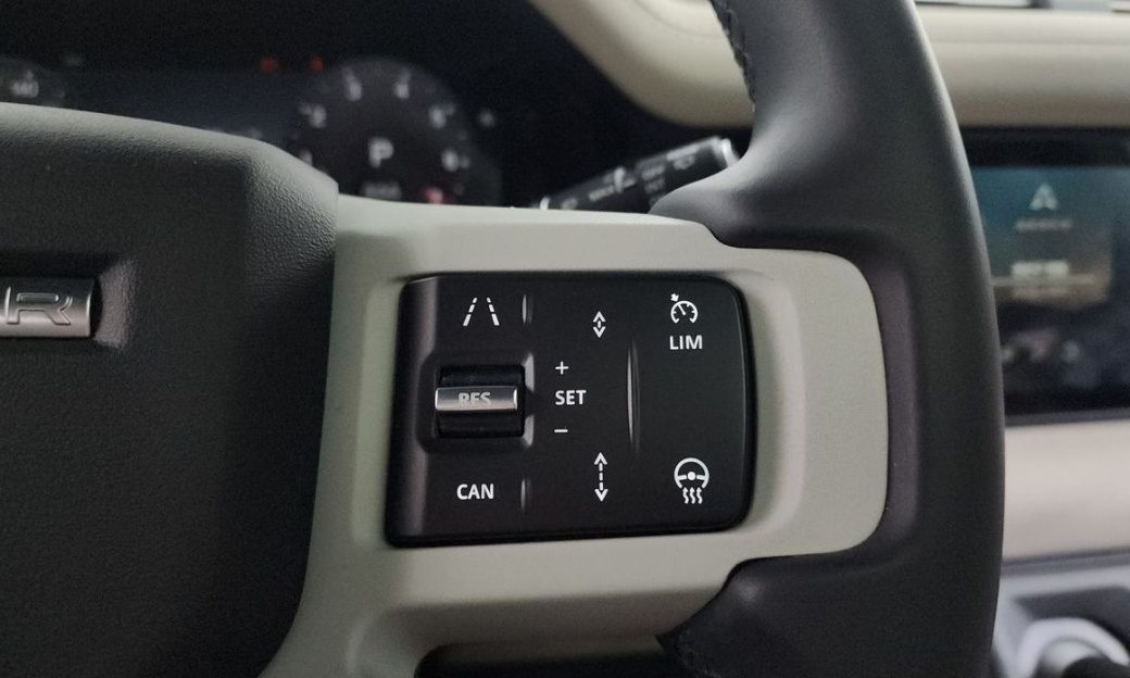 Land Rover Defender 110 P300 X-Dynamic SE, 2023