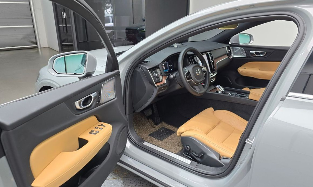 Volvo S60 B5 Ultimate Bright, 2024