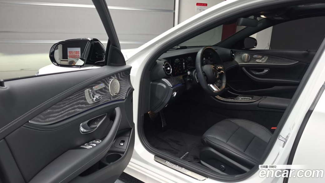 Mercedes-Benz E-Class E350 4MATIC AMG Line, 2023