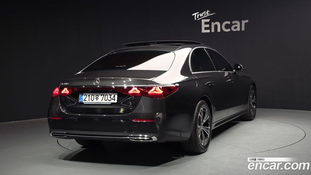 Mercedes-Benz E-Class E200 Avantgarde, 2025