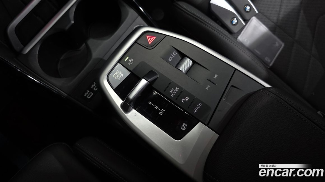 BMW 2-Series 220i Luxury, 2023