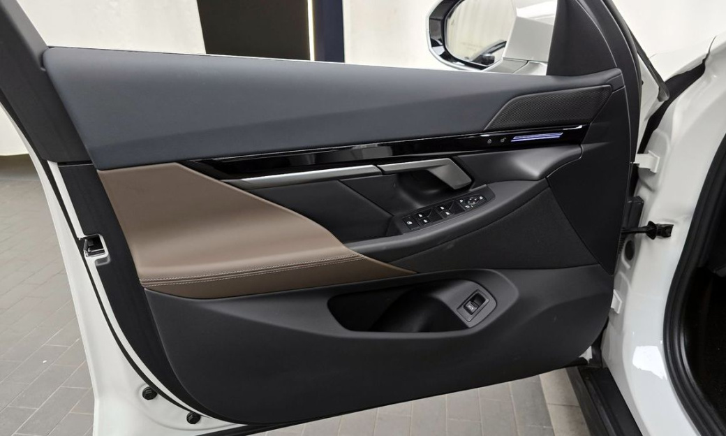BMW 5-Series 520i, 2024