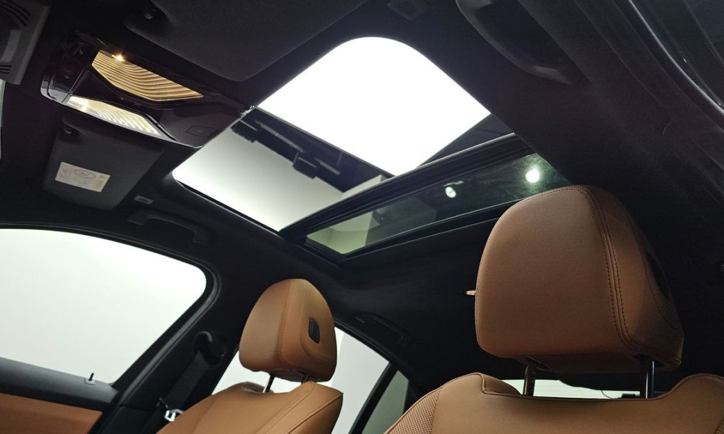 BMW 3-Series 320i M Sport, 2025