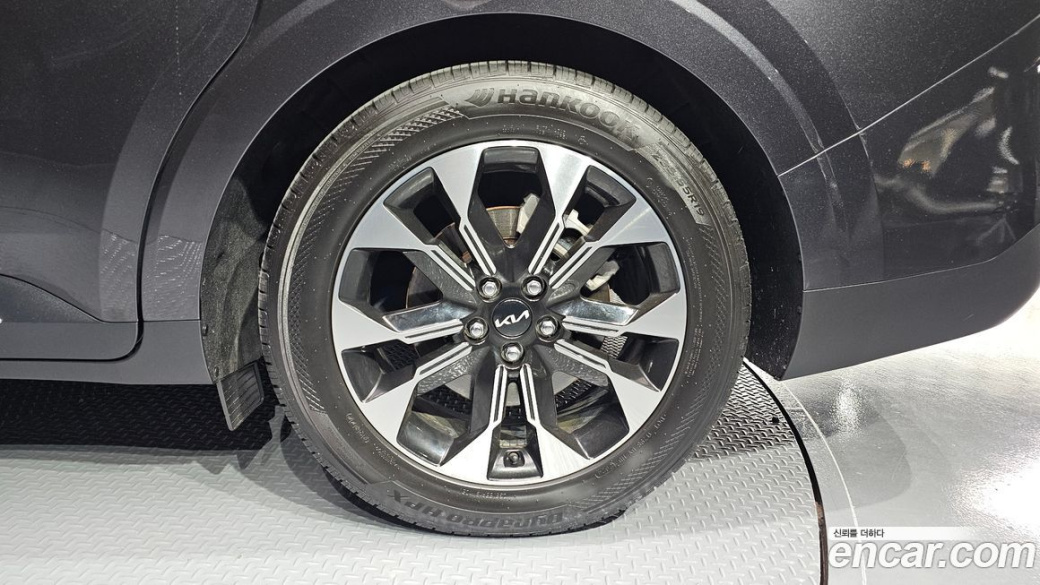 Kia Carnival 9-Seater Signature, 2023