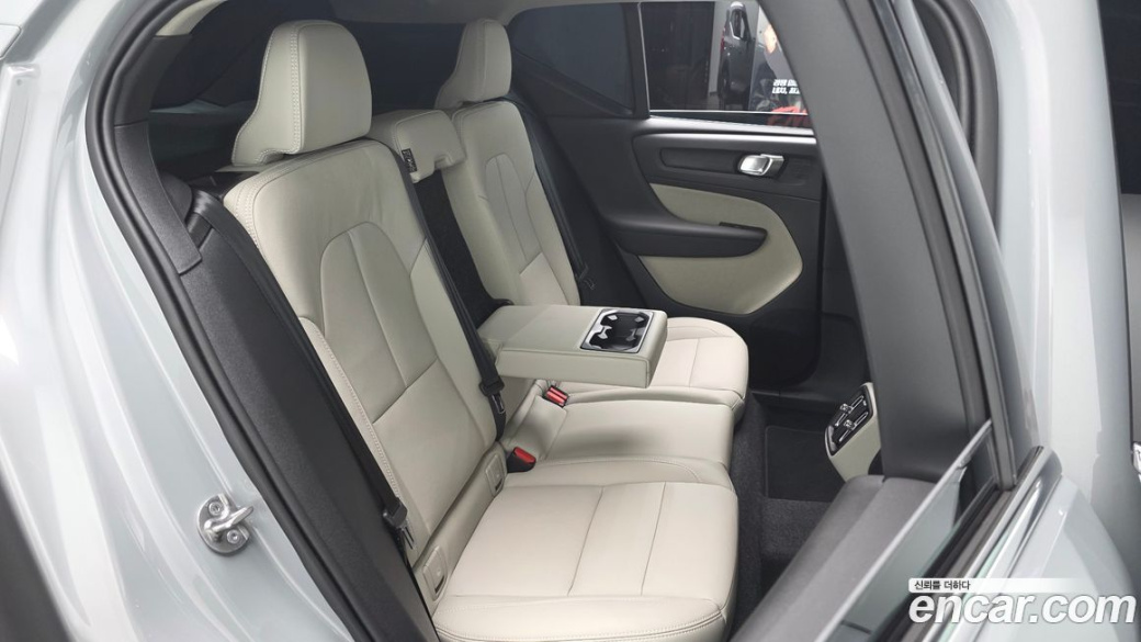 Volvo XC40 B4 Ultra Bright, 2025