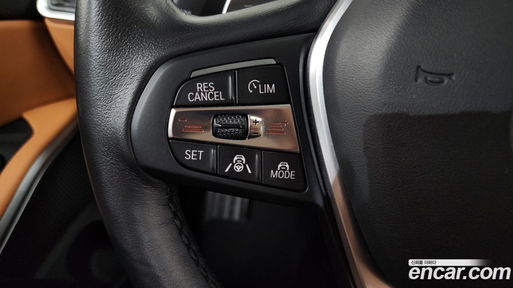 BMW 3-Series 320i Luxury, 2023