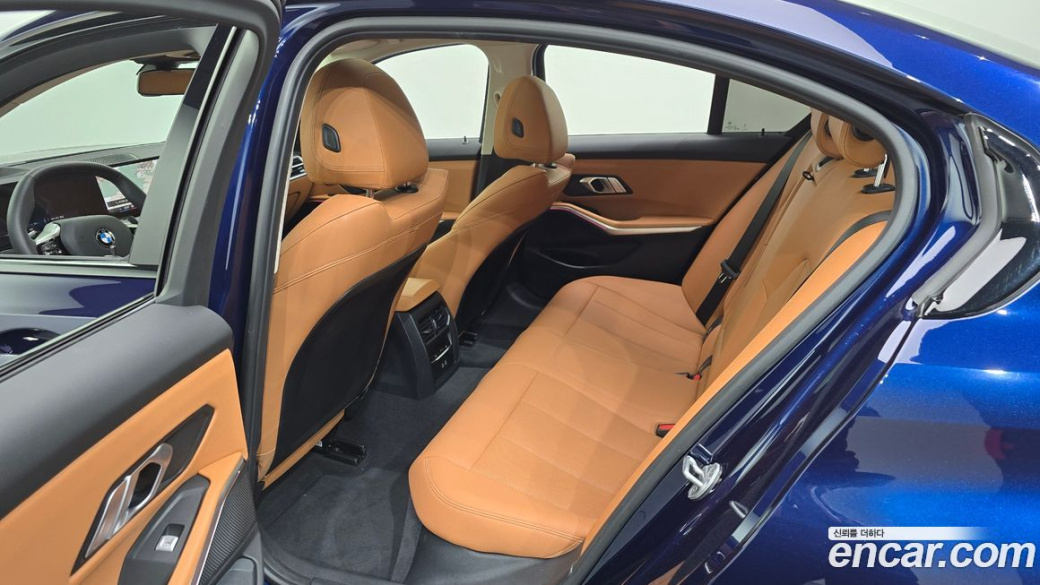 BMW 3-Series 320i, 2025