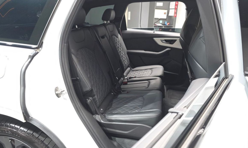 Audi Q7 55 TFSI Quattro Premium, 2025