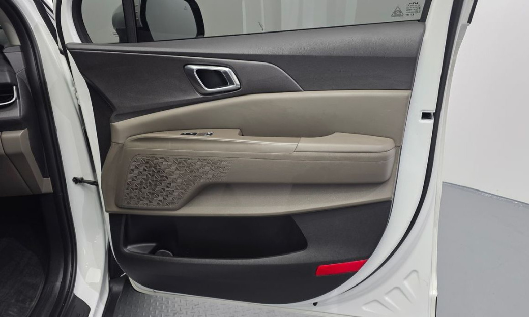 Kia Carnival 7-Seater Outdoor, 2025
