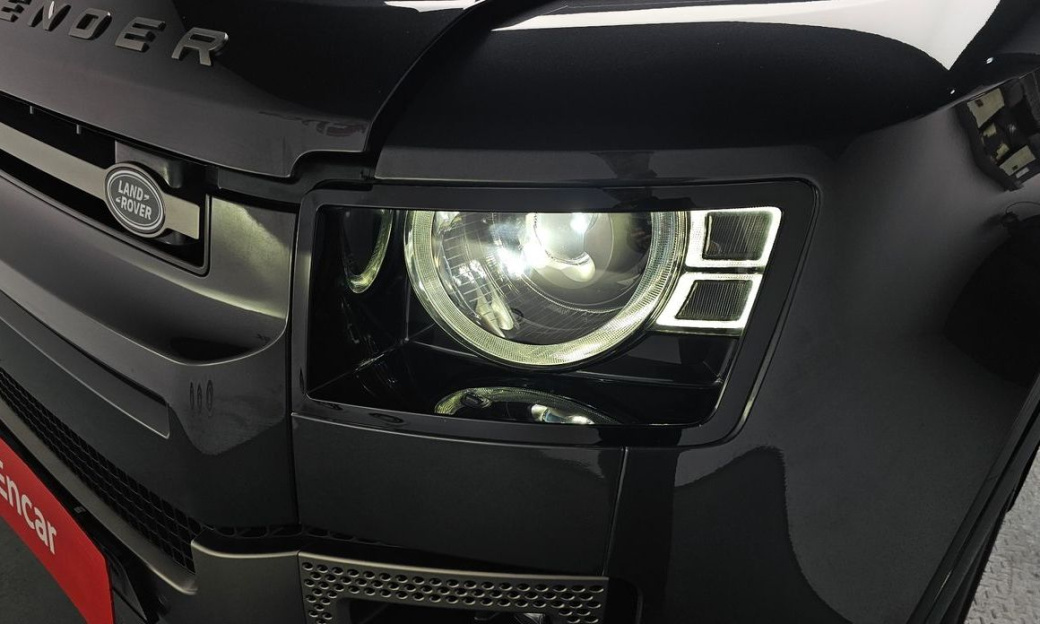 Land Rover Defender 110 D300 X-Dynamic HSE, 2024