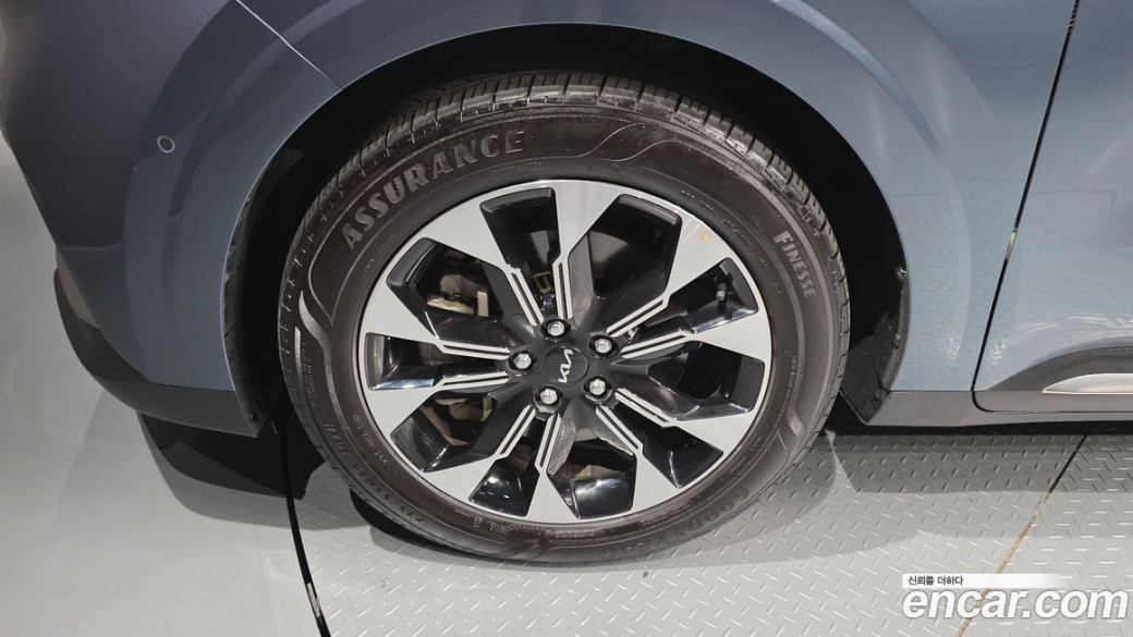 Kia Carnival 7-Seater Outdoor, 2023
