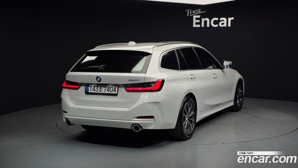 BMW 3-Series 320i Touring, 2024