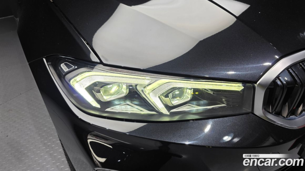 BMW 3-Series 320i, 2023