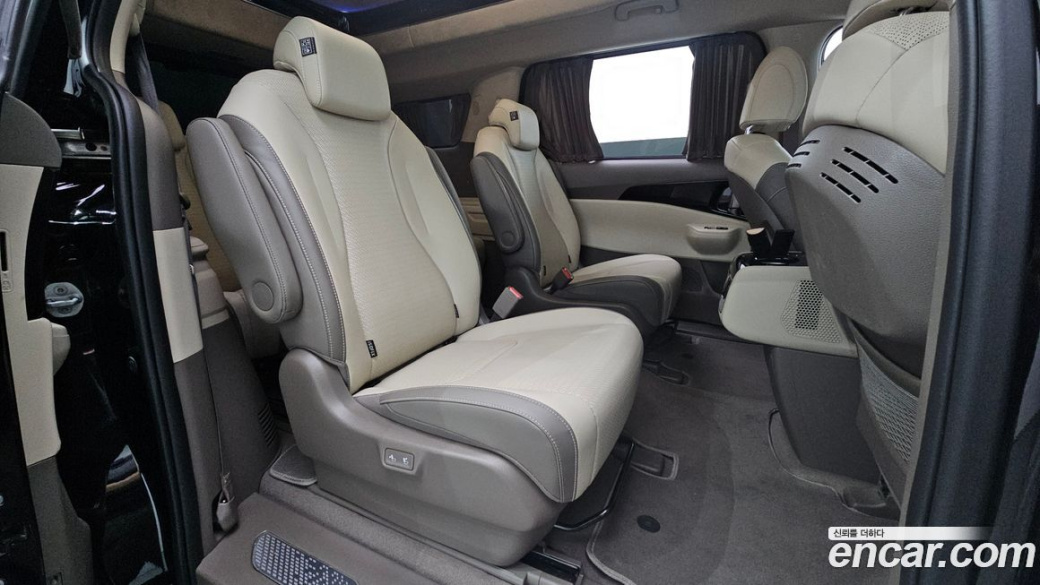 Kia Carnival 9-Seater Hi Limousine, 2024