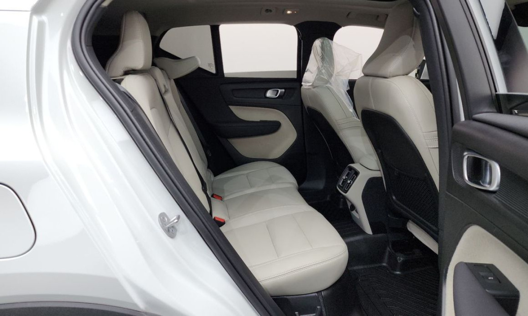 Volvo XC40 B4 Ultimate Bright, 2024