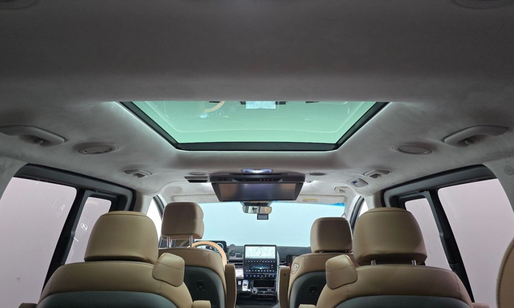 Hyundai Staria 4WD Lounge 9-Seater, 2025