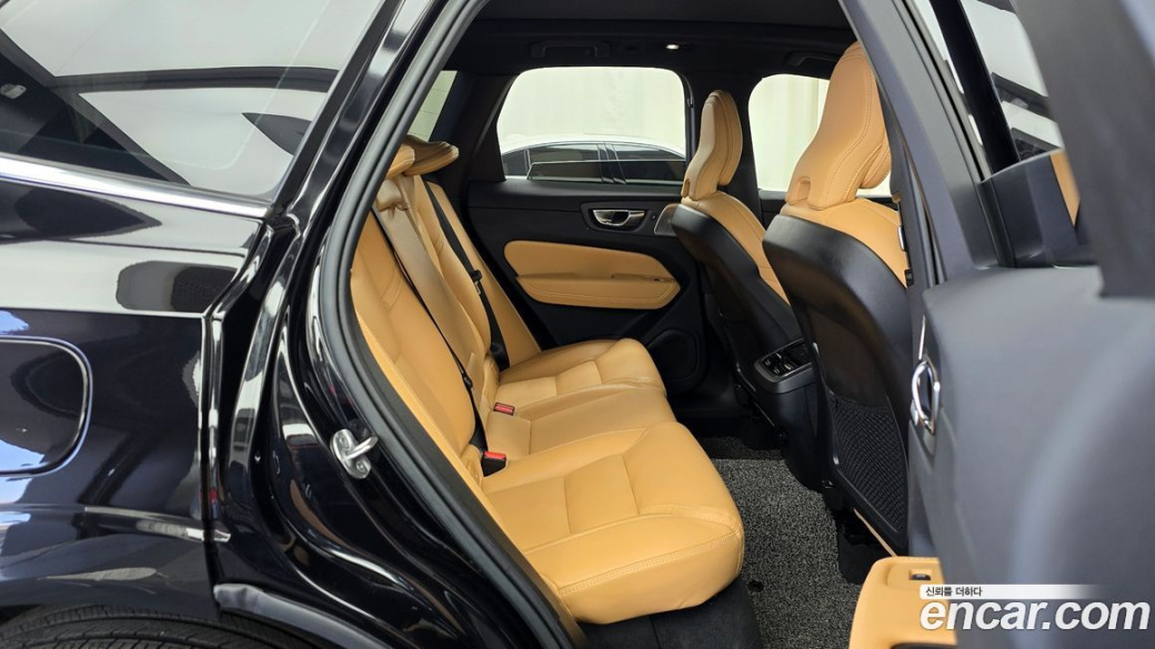 Volvo XC60 B5 Inscription, 2022