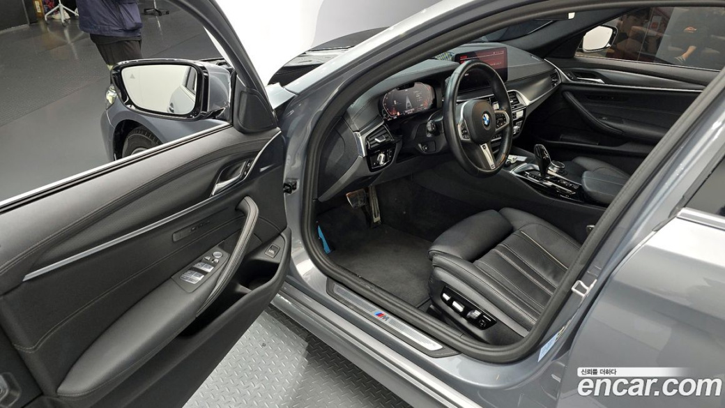BMW 5-Series 520i M Sport, 2023