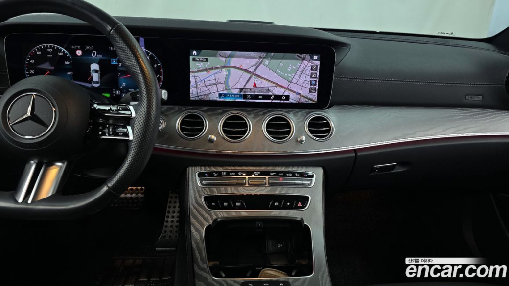 Mercedes-Benz E-Class E350 4MATIC AMG Line, 2023