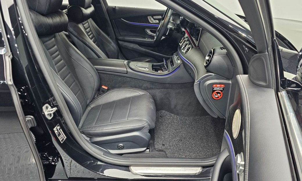 Mercedes-Benz E-Class E220d 4MATIC AMG Line, 2022