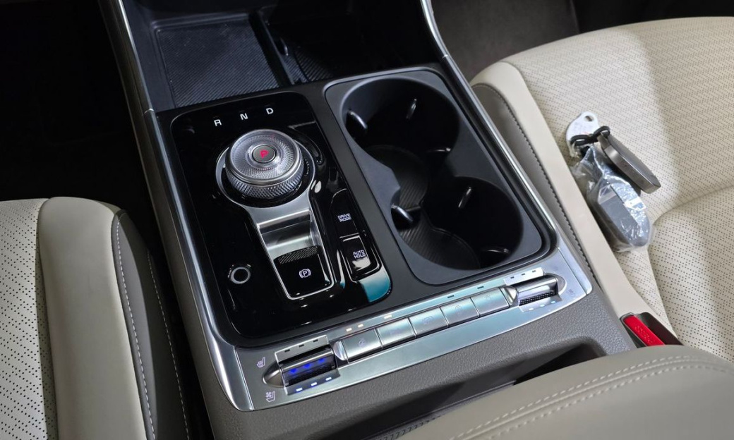 Kia Carnival 7-Seater Signature, 2024