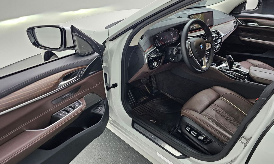 BMW Gran Turismo 630i xDrive Luxury, 2023
