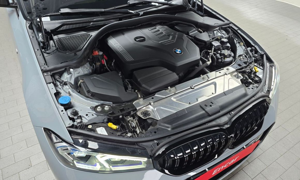 BMW 3-Series 320i Touring M Sports, 2024