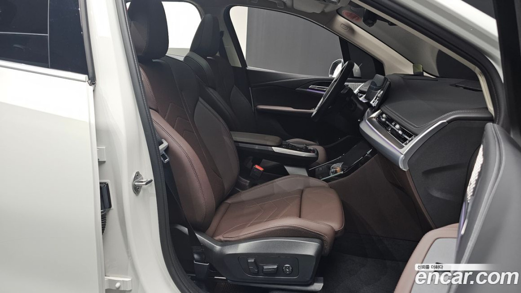 BMW 2-Series 220i M Sport Design, 2025