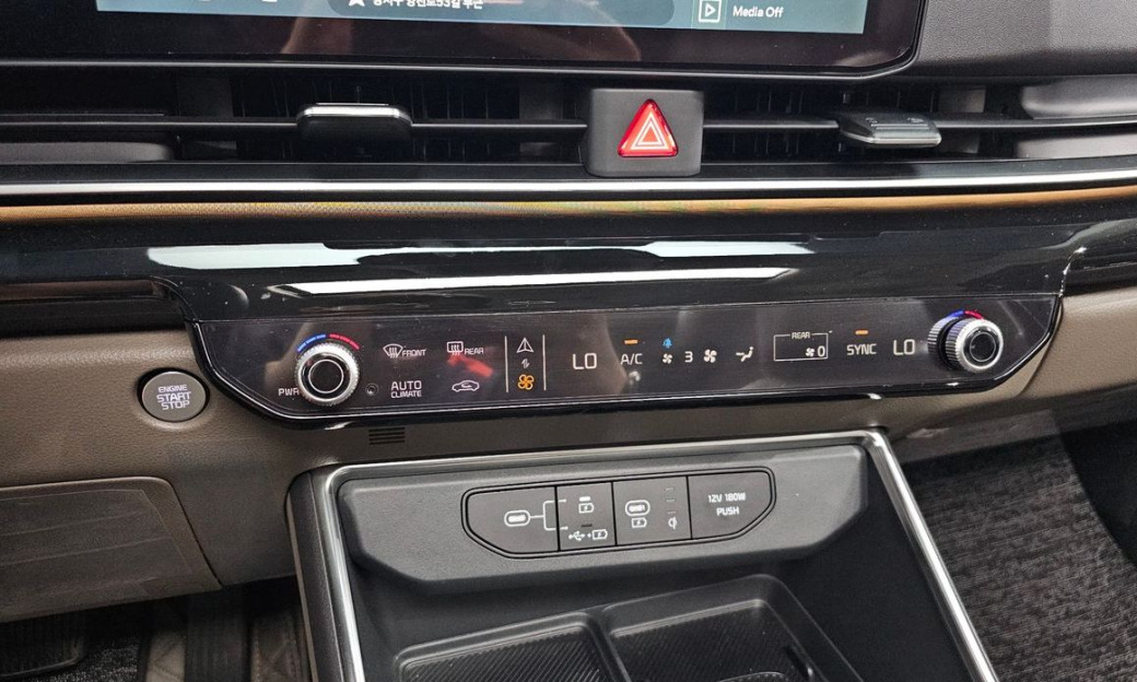 Kia Carnival 7-Seater Gravity, 2025