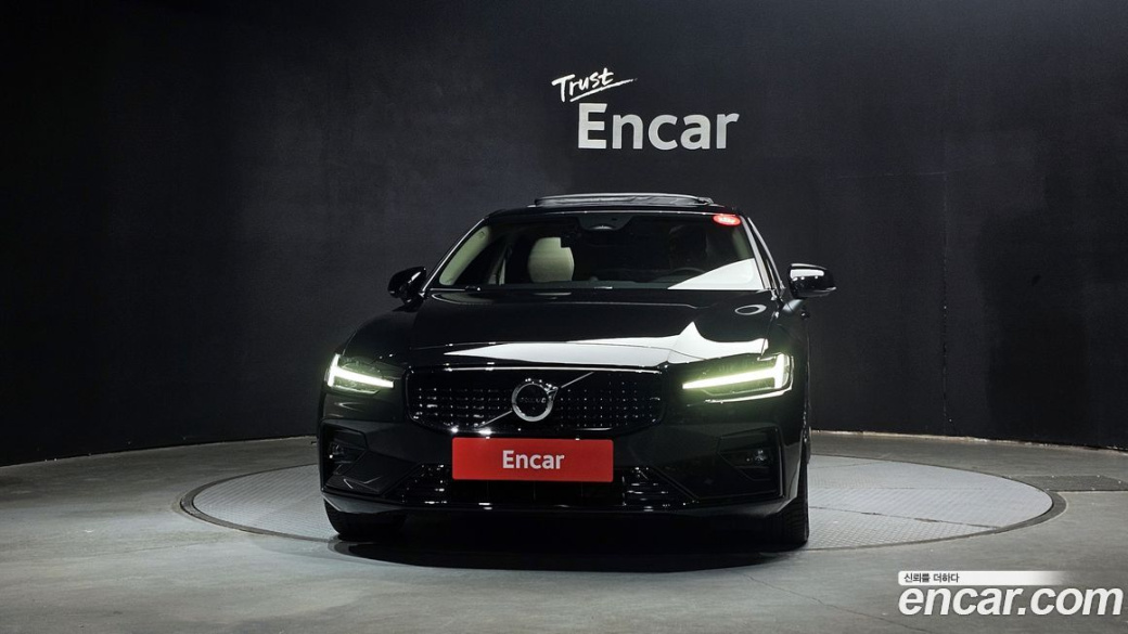 Volvo S60 B5 Ultimate Dark, 2024