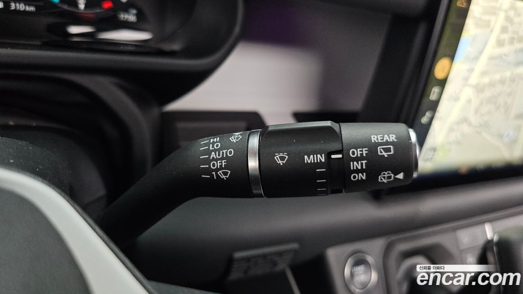 Land Rover Defender 110 P300 X-Dynamic SE, 2025