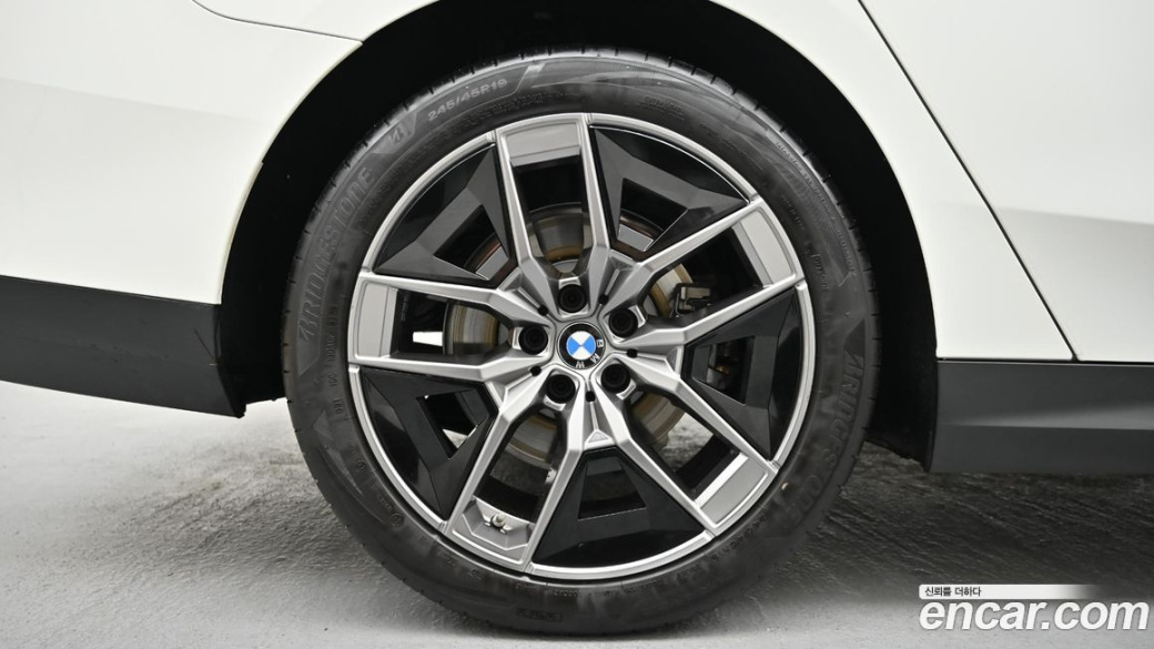 BMW 5-Series 520i, 2025