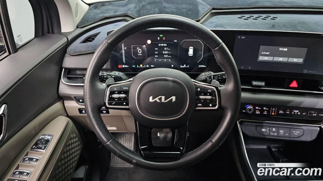Kia Carnival 7-Seater Outdoor, 2025