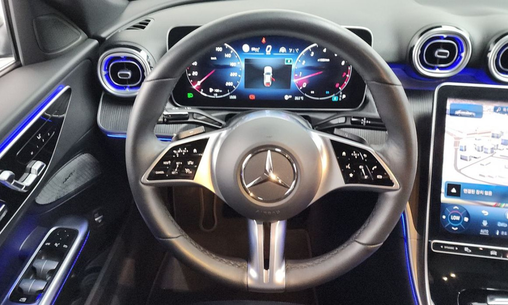 Mercedes-Benz C-Class C300 4MATIC Avantgarde, 2023