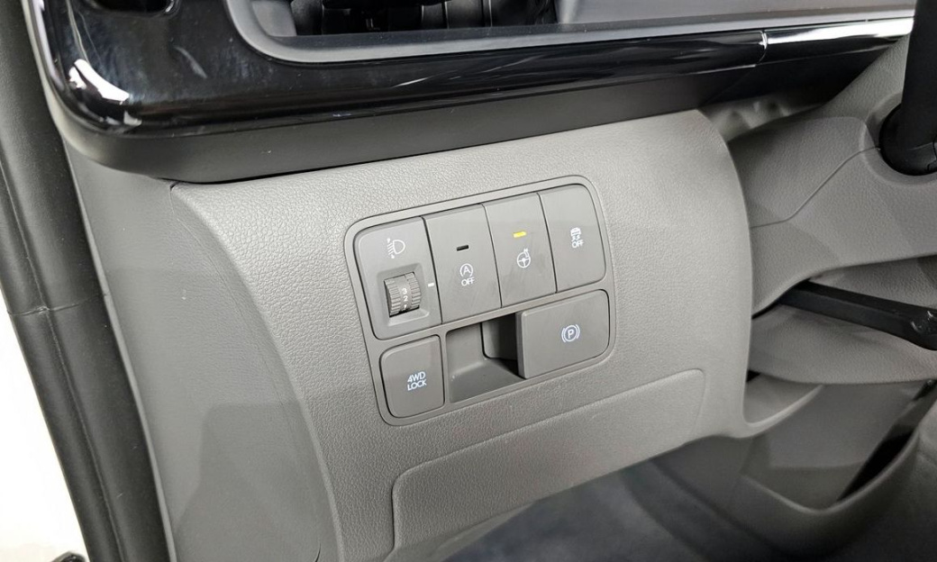 Hyundai Staria 4WD Lounge 9-Seater, 2024