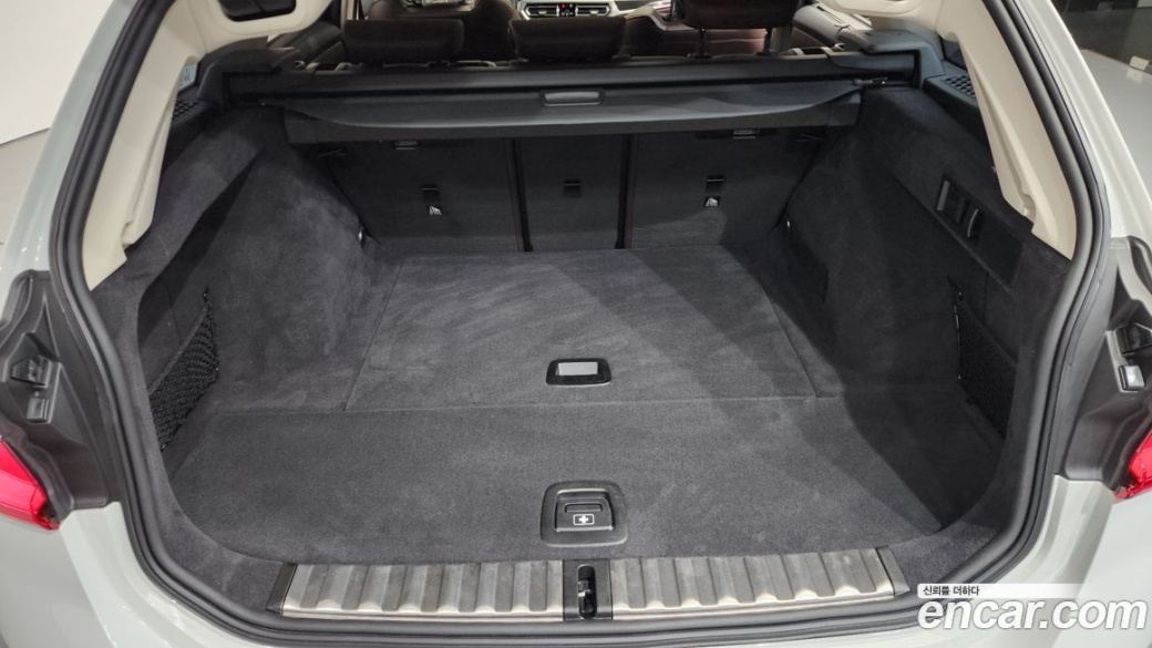BMW 3-Series 320d Touring Luxury, 2022