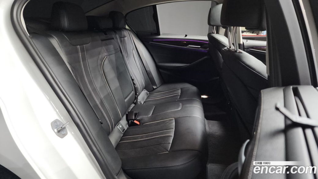BMW 5-Series 520i Luxury, 2023
