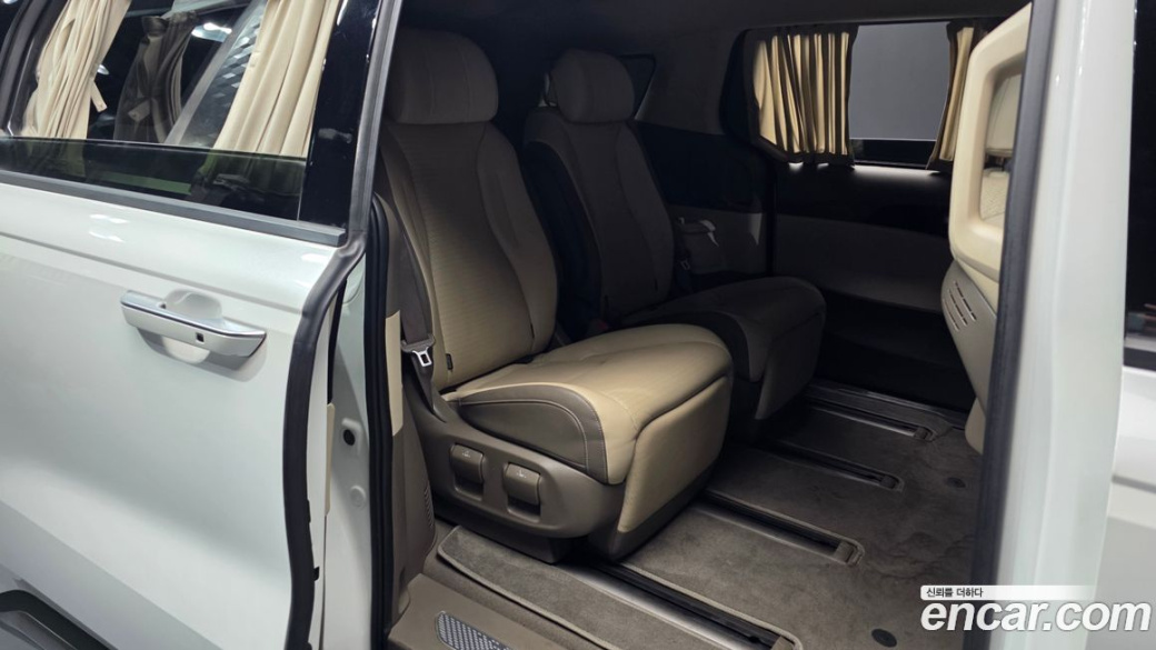 Kia Carnival 7-Seater Hi-Limousine, 2022