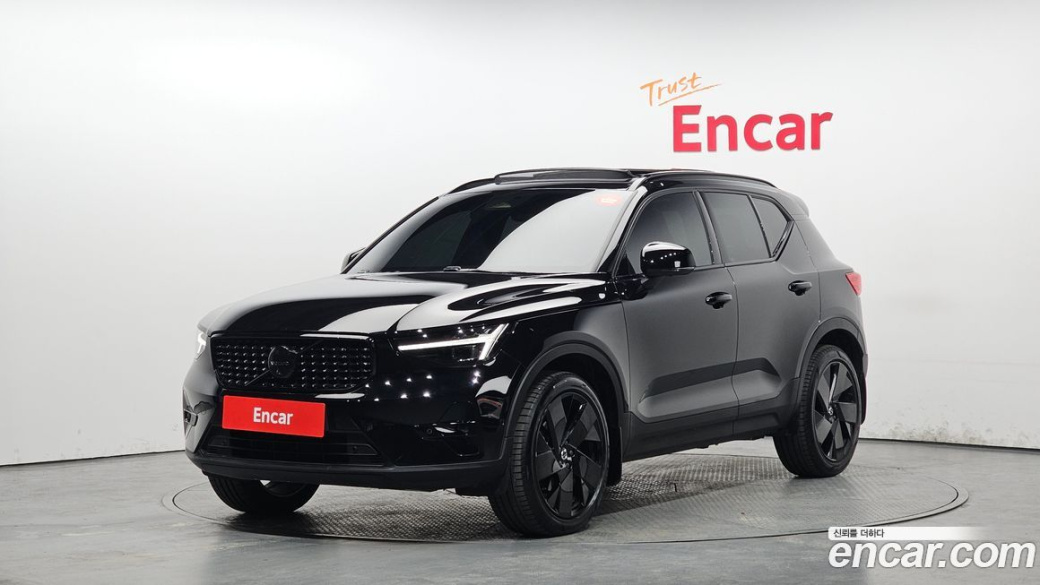 Volvo XC40 B4 Black Edition, 2025
