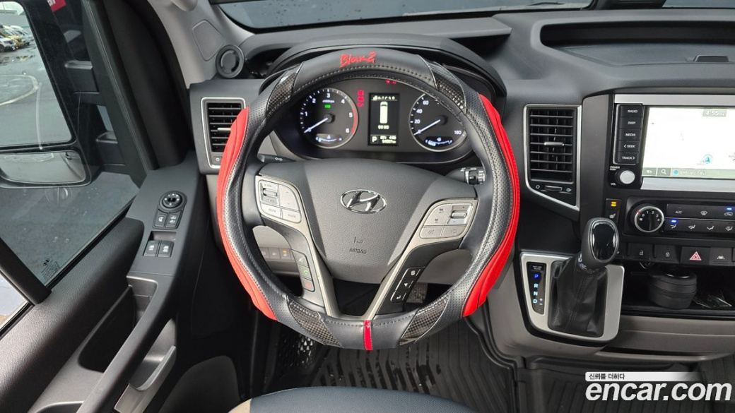 Hyundai Solati 16-seater, 2024