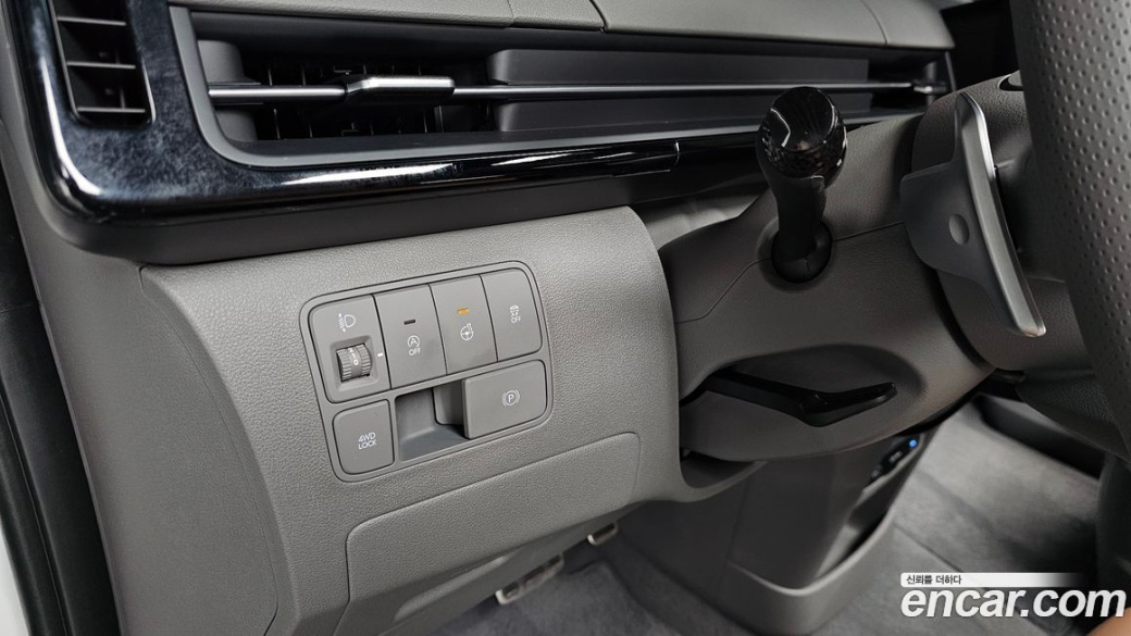 Hyundai Staria 4WD Lounge 7-Seater, 2025