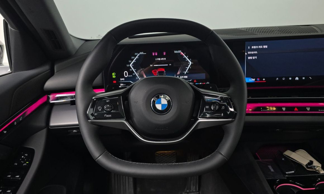 BMW 5-Series 520i, 2025