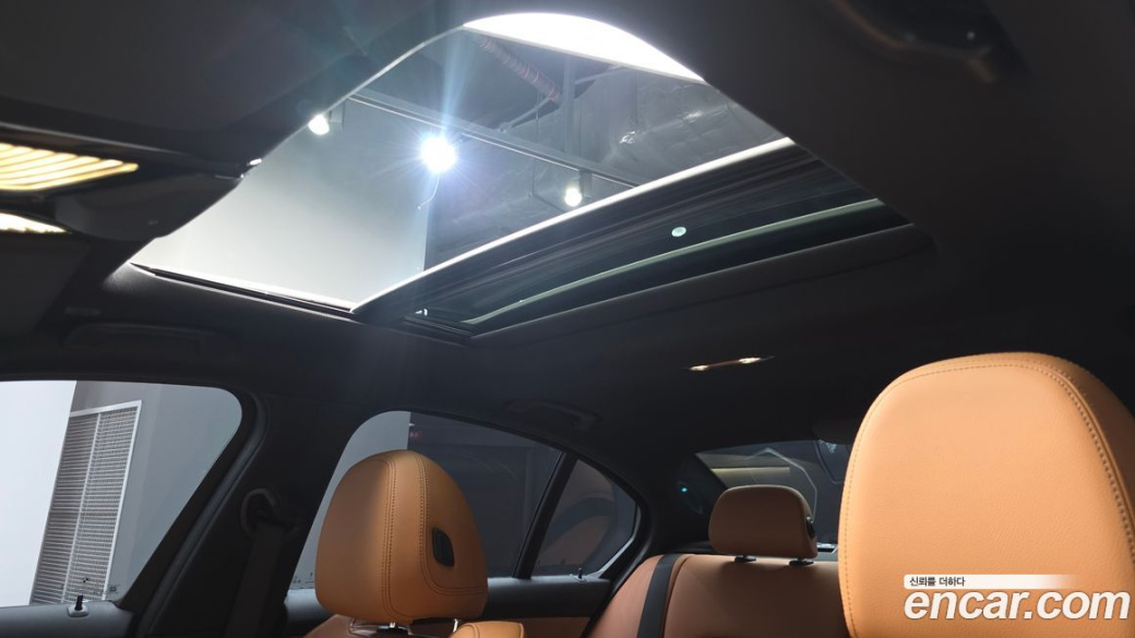 BMW 3-Series 320i M Sport, 2024