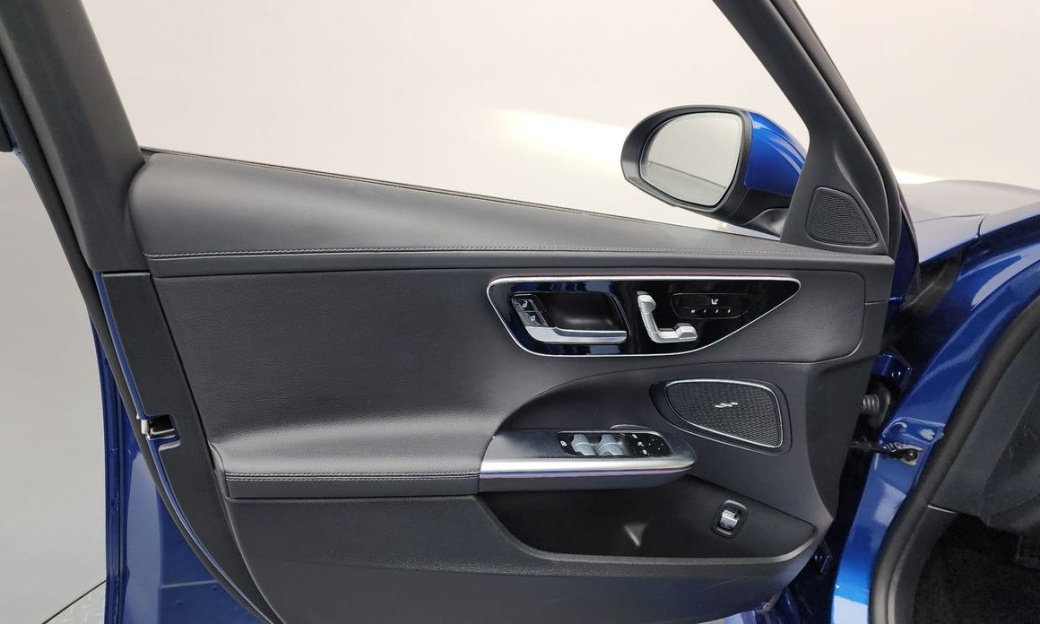 Mercedes-Benz C-Class C300 4MATIC AMG Line, 2023