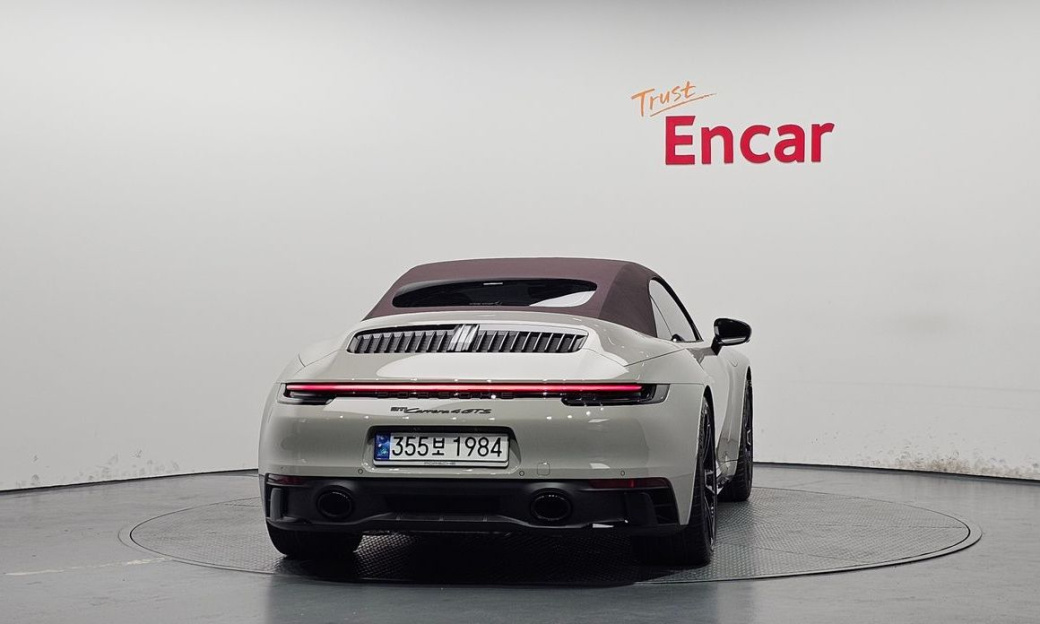 Porsche 911 Carrera 4 GTS Cabriolet, 2023