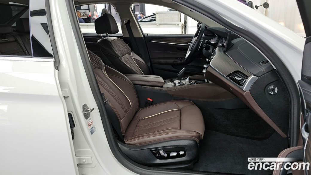 BMW 5-Series 530i Luxury, 2023